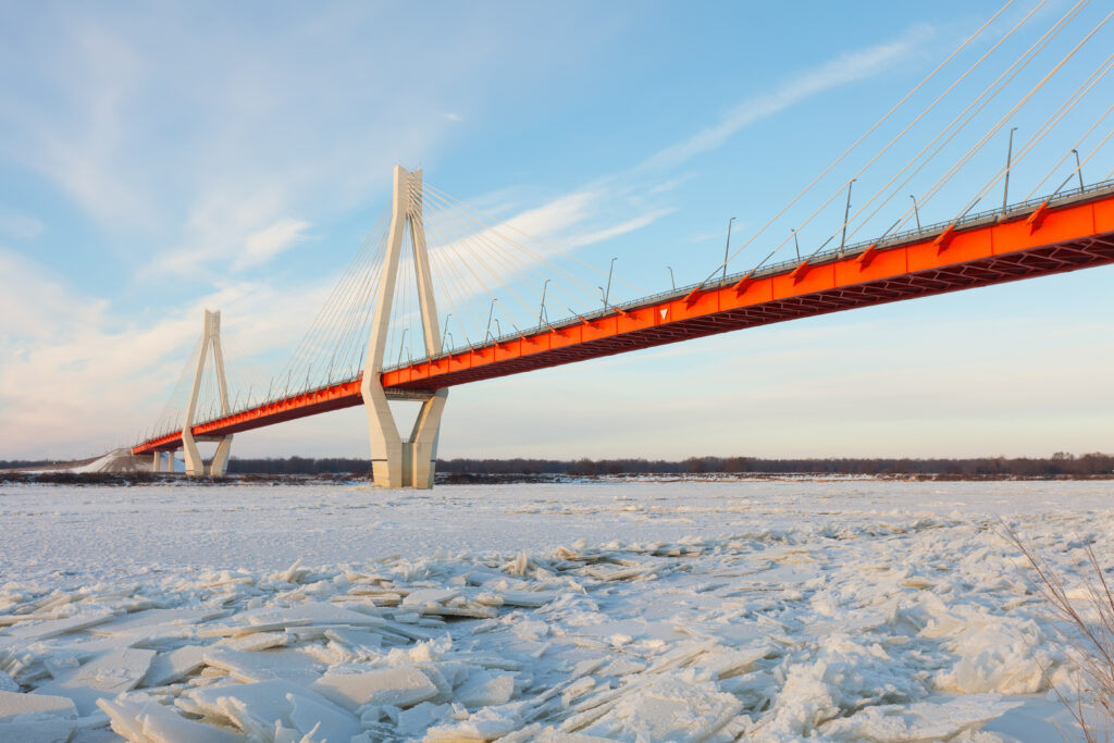 Puente de la Isla de Russki